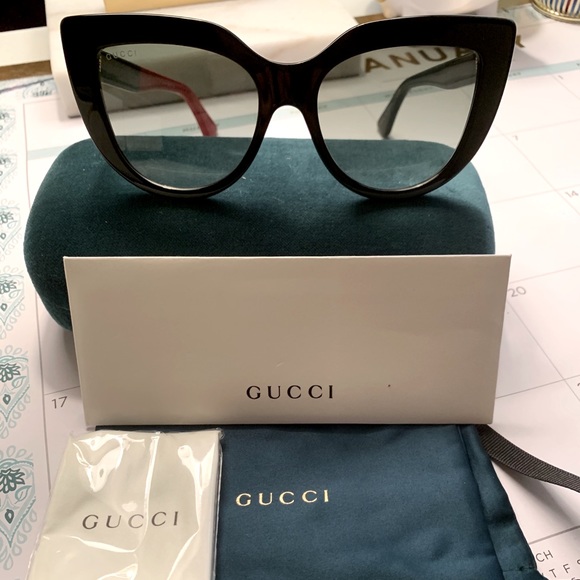 Gucci Accessories - ✨❤️NWT GUCCI❤️✨CAT EYE SUNGLASSES 🐱